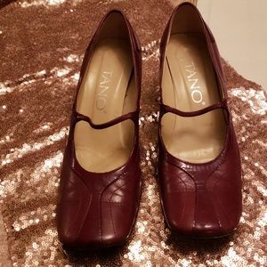 Resale, gorgeous kitten heel, made in italy